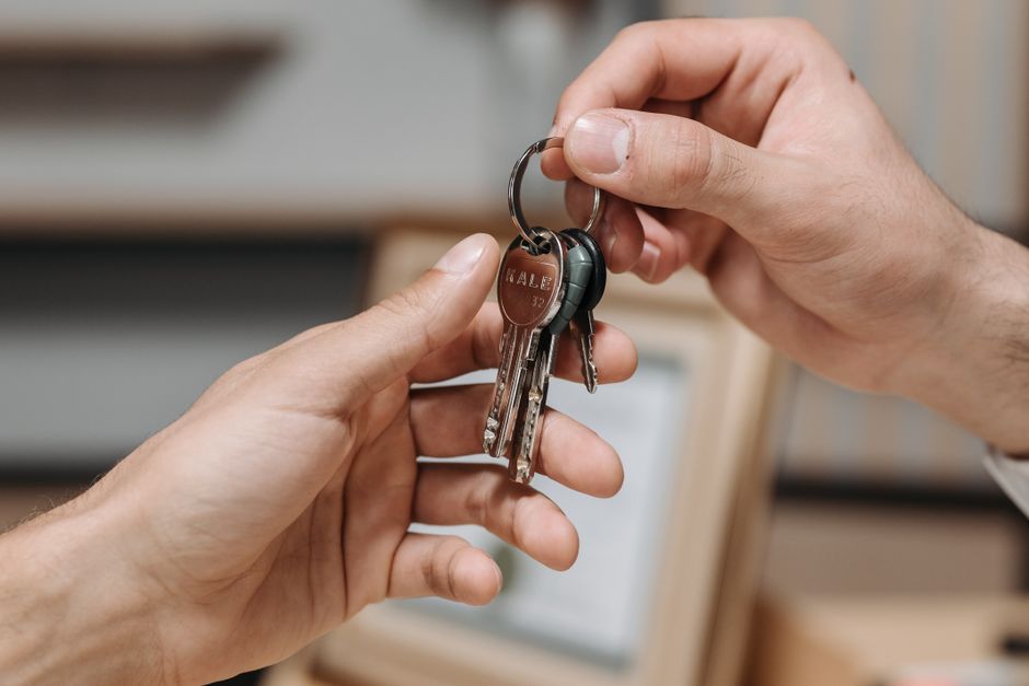Sous-location professionnelle avec loyer garanti à Paris : fonctionnement, avantages et cadre légal